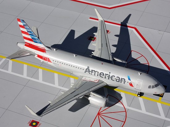 Der Airbus A319-112 der American Airlines " 2010 " Farben